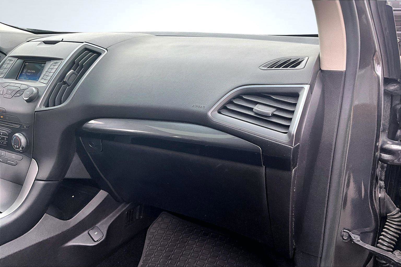 Used 2015 Ford Edge SE image 16