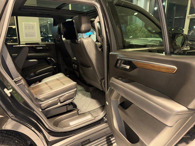 Used 2025 Chevrolet Tahoe High Country image 28