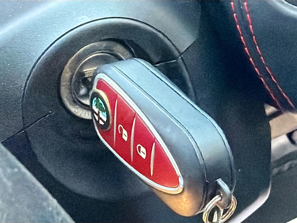 Used 2016 Alfa Romeo 4C Coupe w/ Convenience Group - Coupe image 25