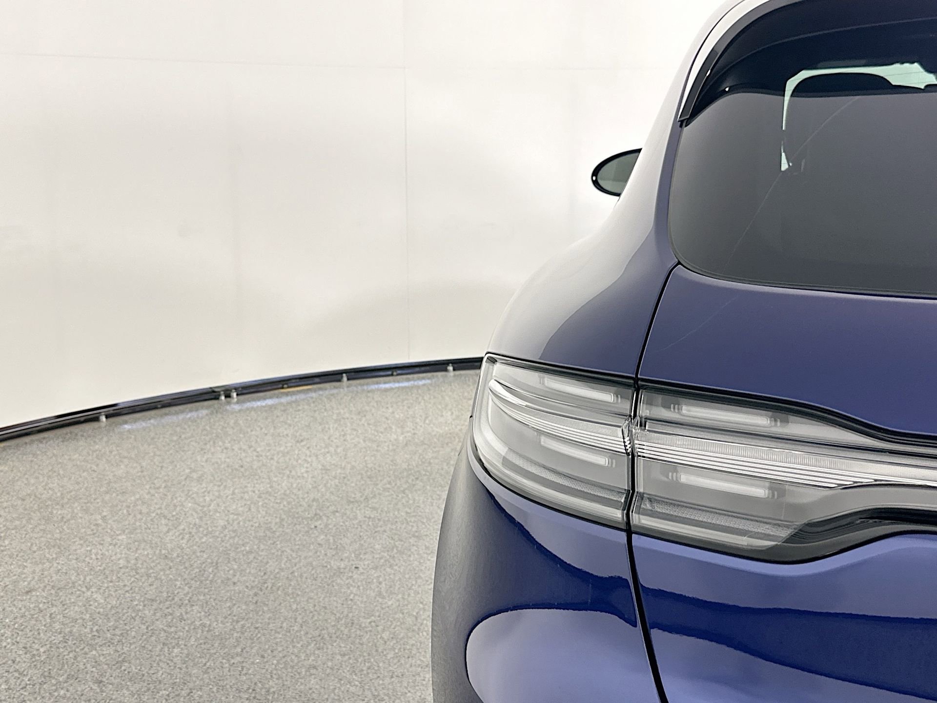 Certified 2025 Porsche Macan image 16