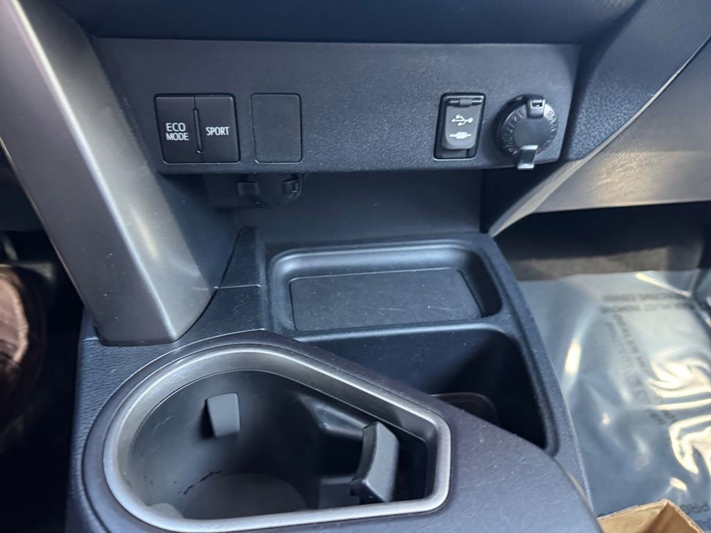 Used 2018 Toyota RAV4 LE w/ All Weather Liner Package image 22