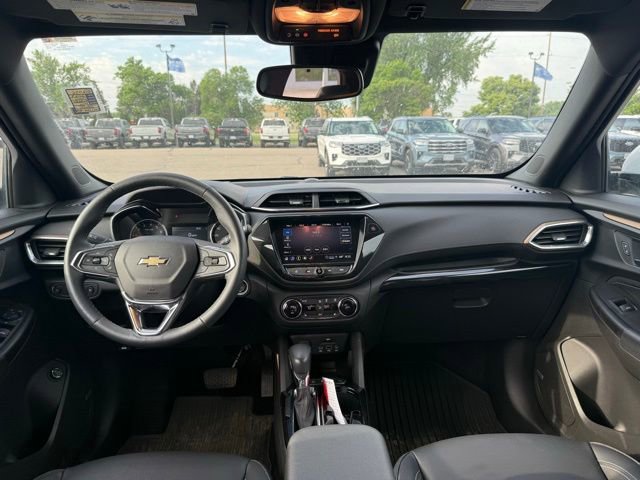 Used 2023 Chevrolet TrailBlazer ACTIV w/ Sun and Liftgate Package AWD/4WD image 2