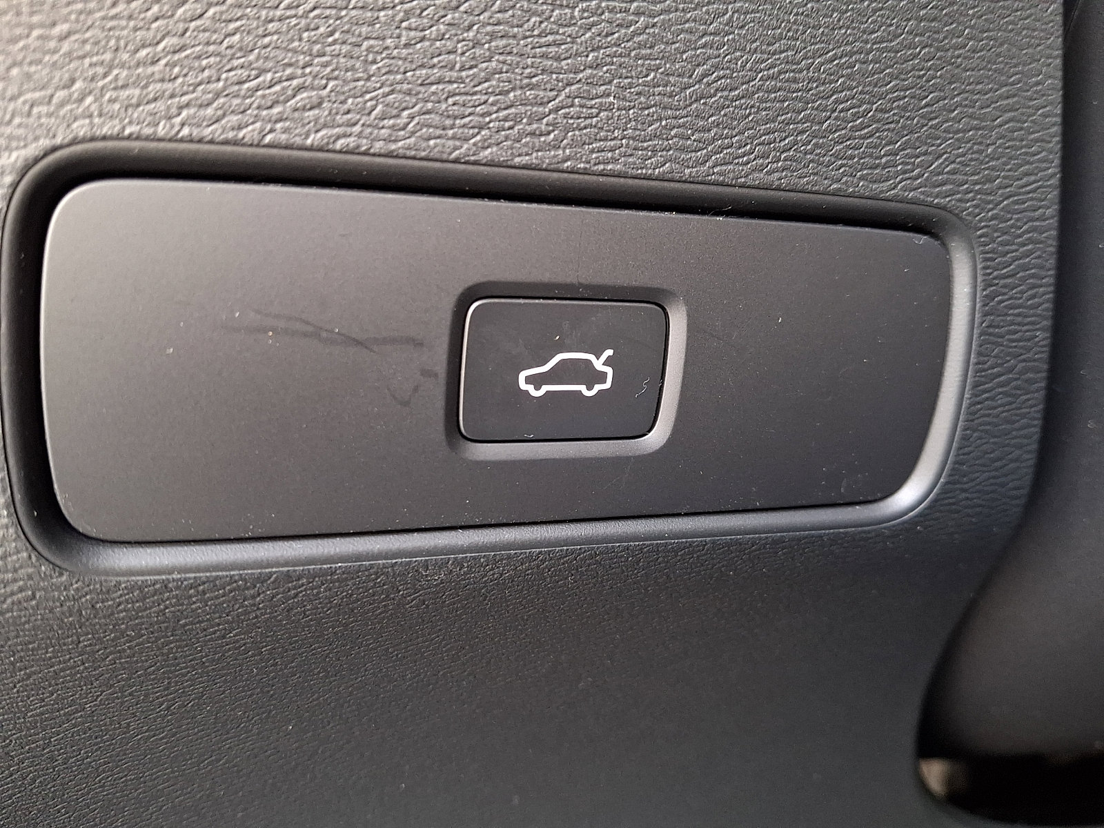 New 2026 Volvo XC40 B5 Plus w/ Climate Package AWD/4WD image 12