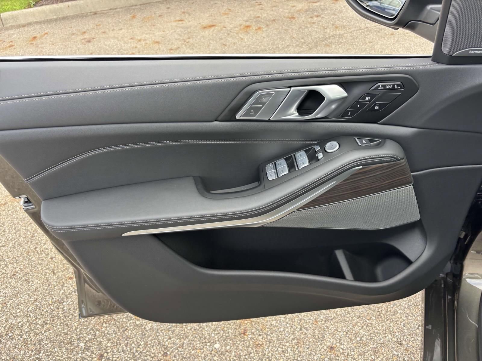 New 2026 BMW X7 xDrive40i w/ Premium Package image 11