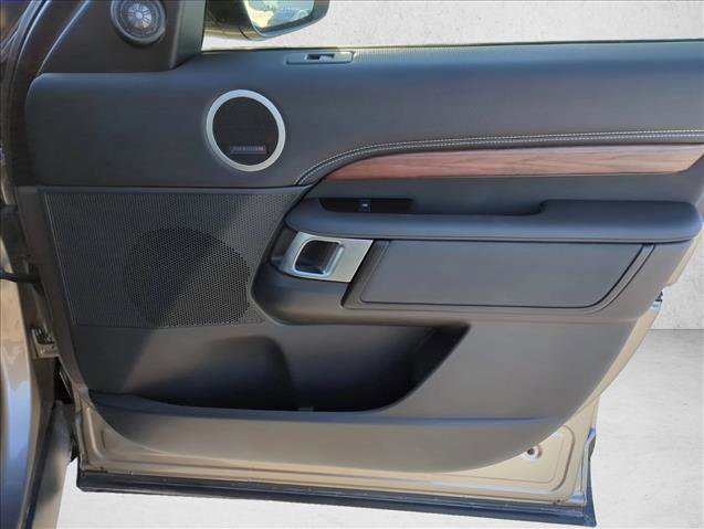 Used 2024 Land Rover Discovery Dynamic SE image 25