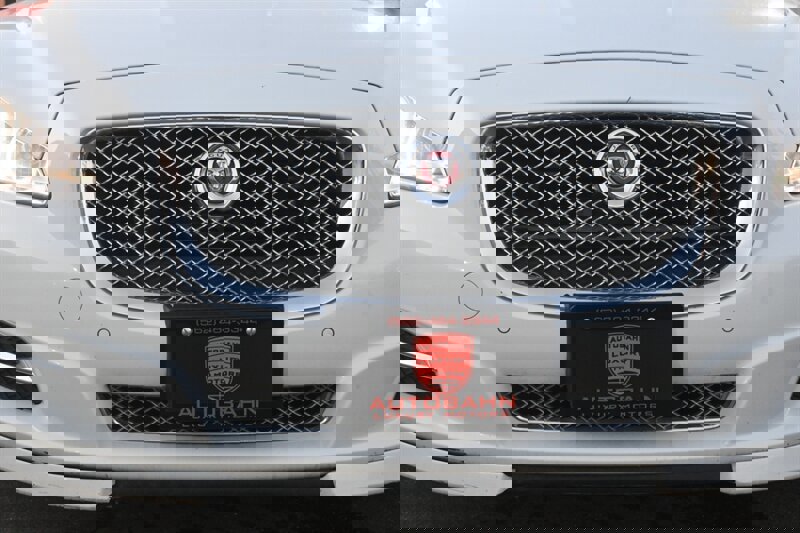 Used 2015 Jaguar XJ image 4