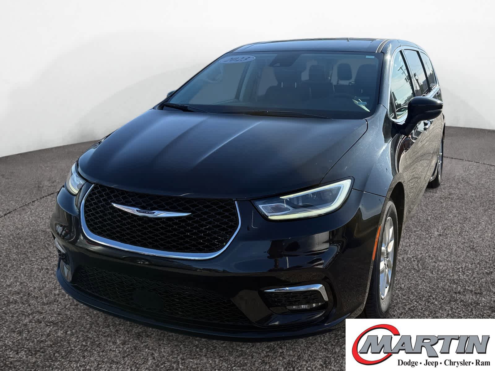 Used 2023 Chrysler Pacifica Touring-L