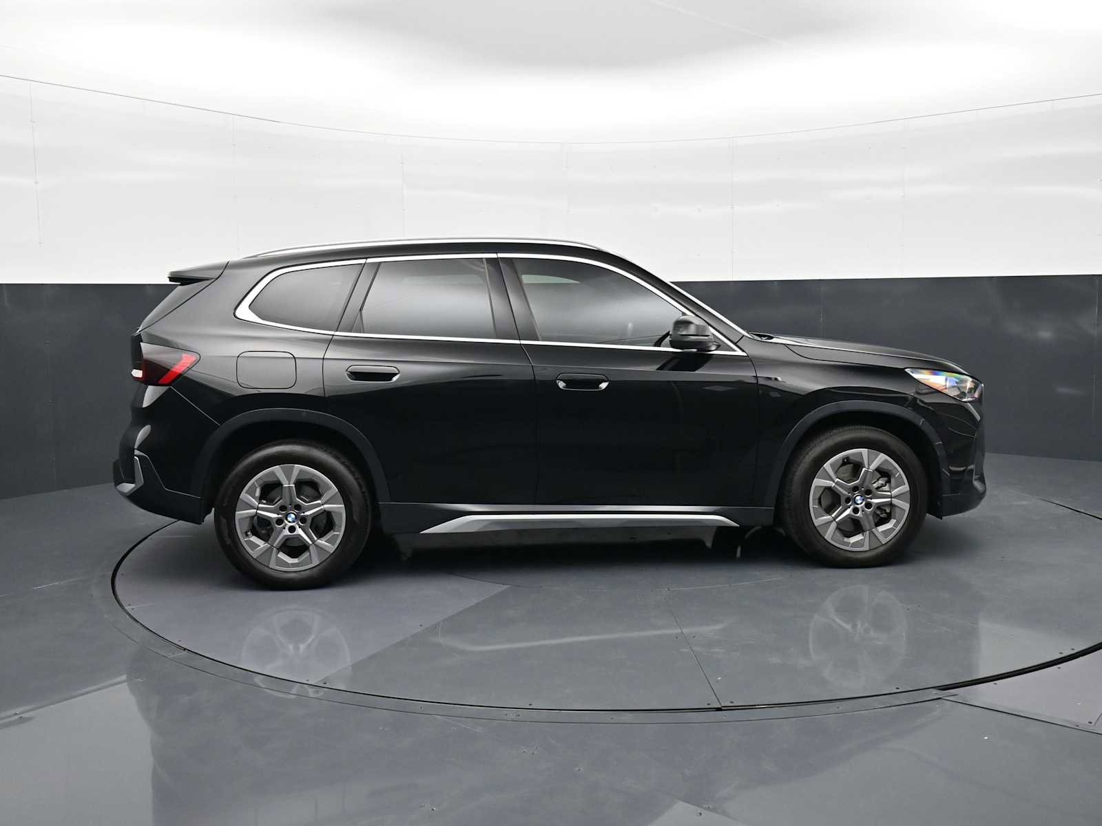 Used 2025 BMW X1 xDrive28i w/ Convenience Package image 4