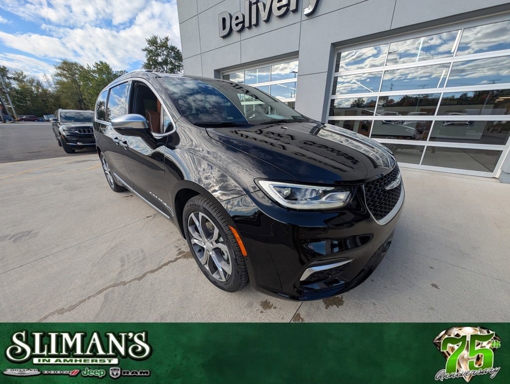 New 2026 Chrysler Pacifica Pinnacle w/ Trailer Tow Group