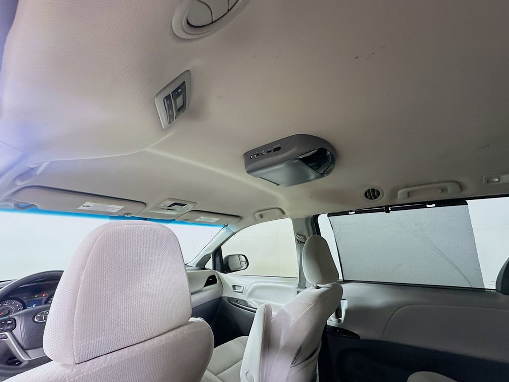 Used 2017 Toyota Sienna LE image 13