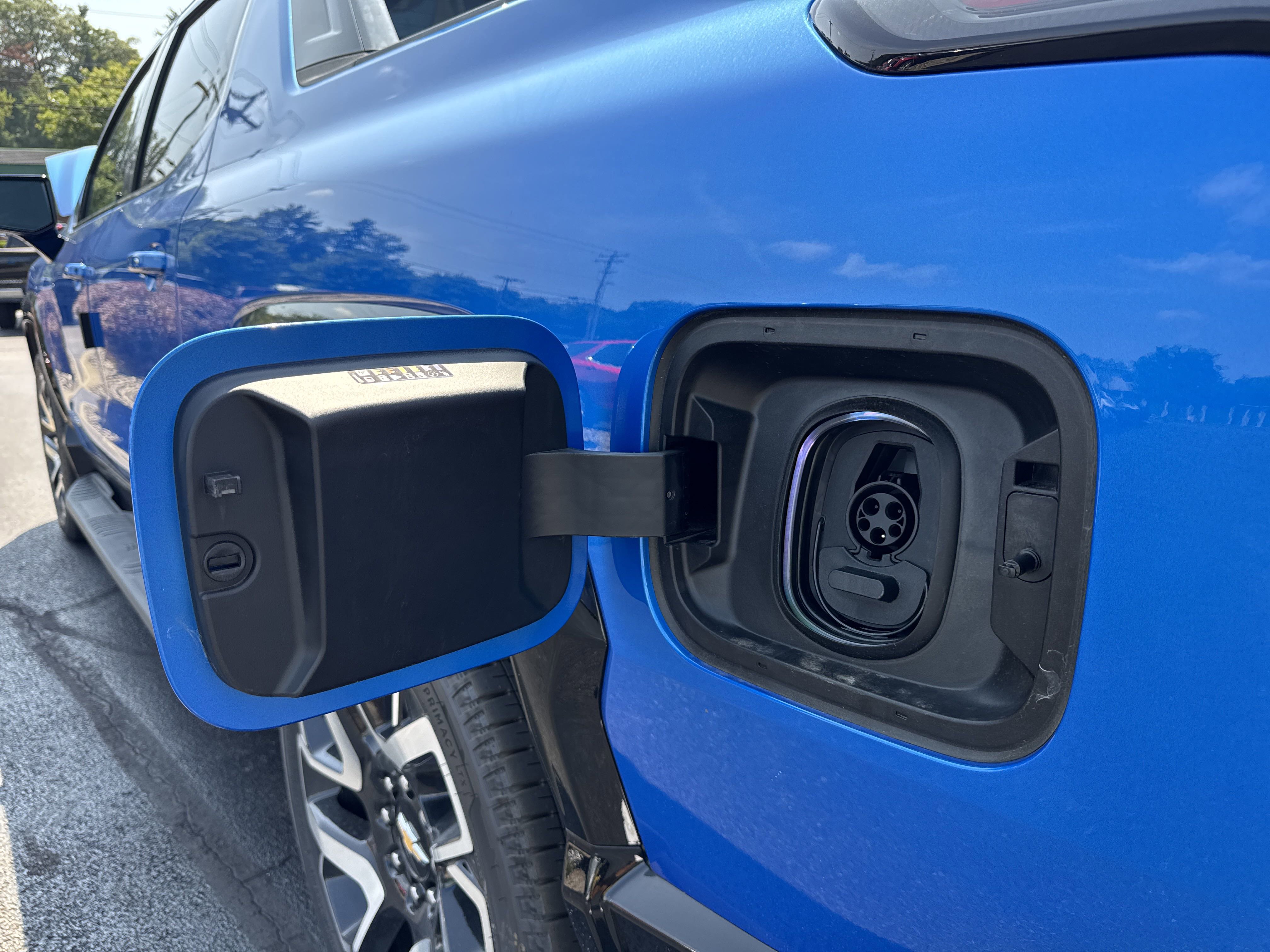 New 2025 Chevrolet Silverado EV RST image 11