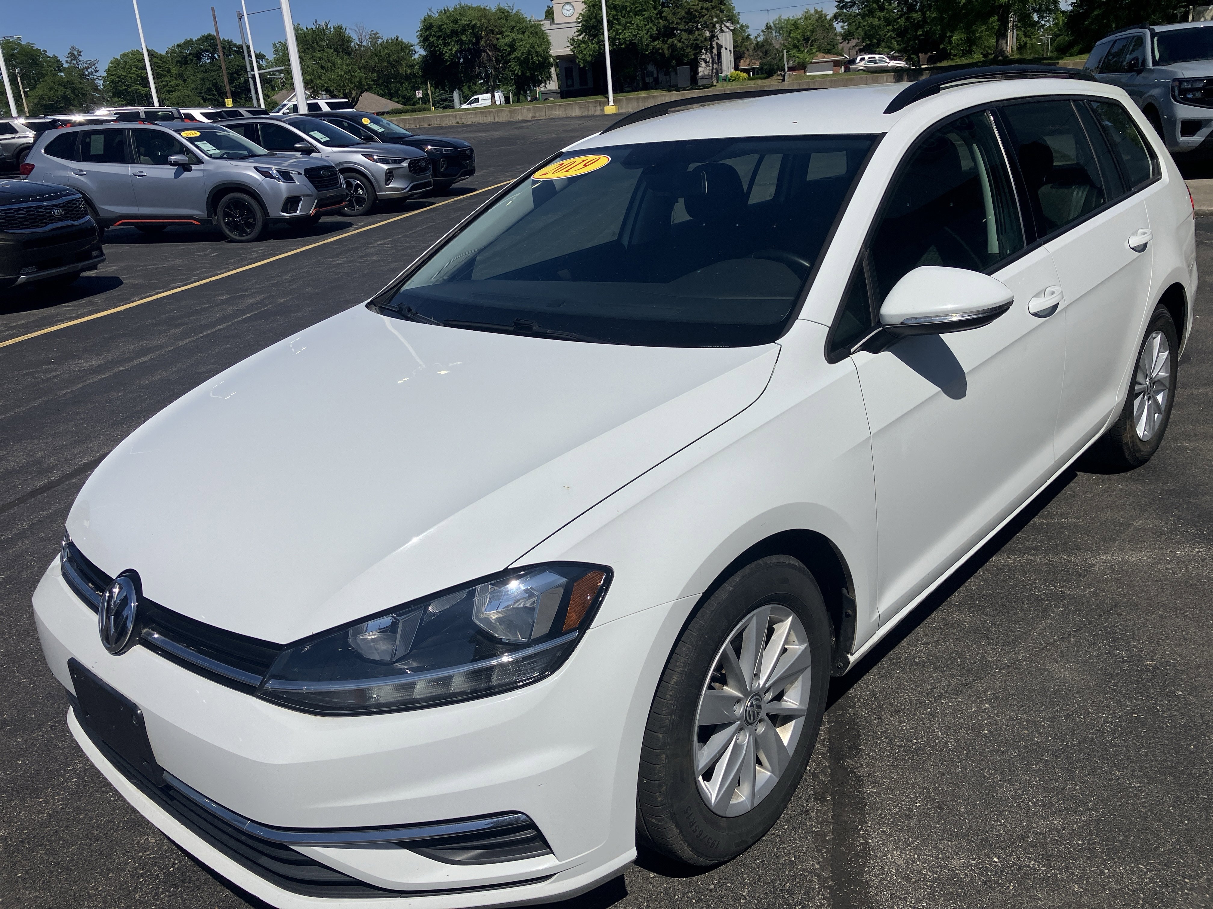 Used 2019 Volkswagen Golf S FWD image 3
