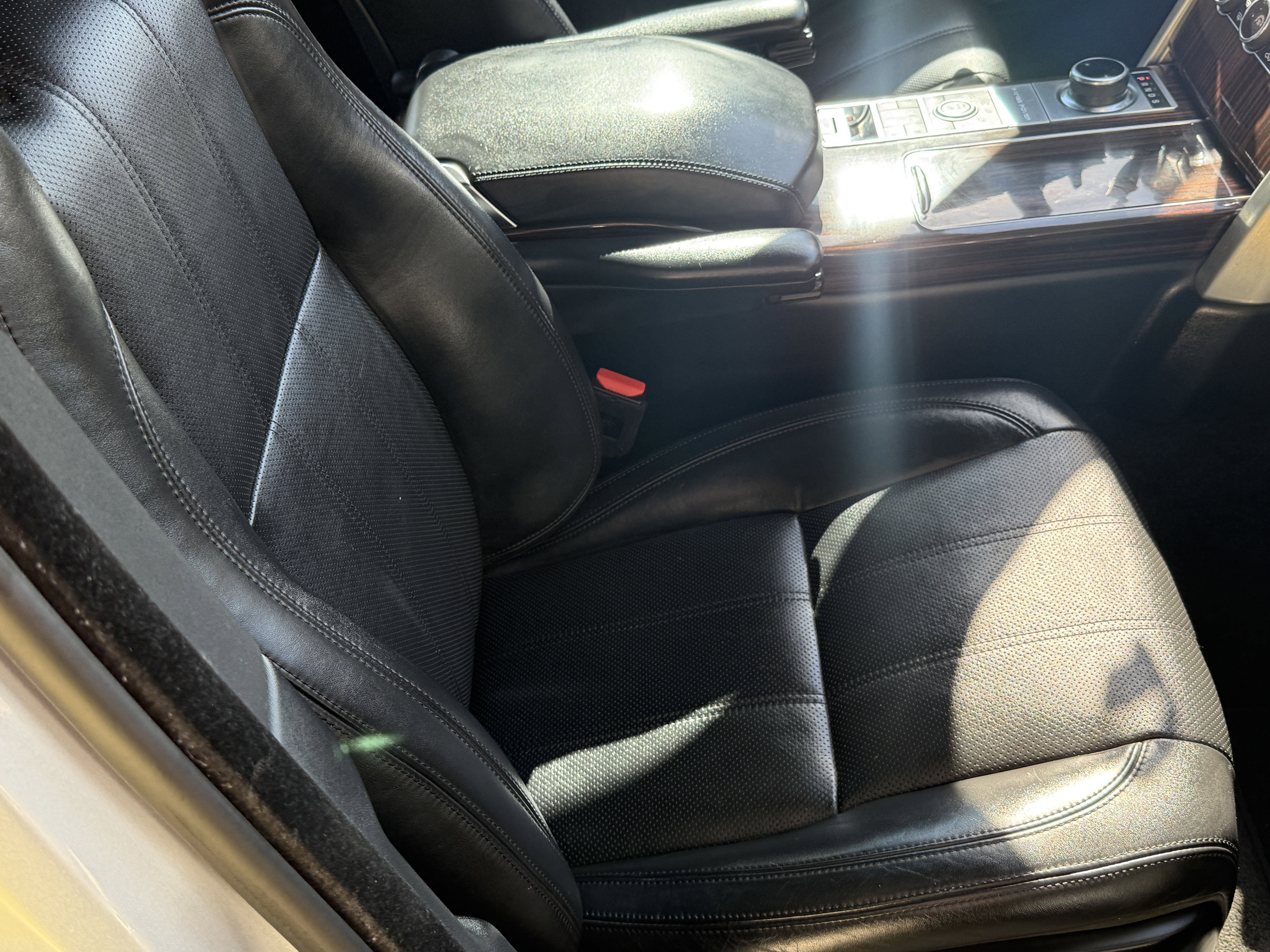 Used 2017 Land Rover Range Rover HSE image 32