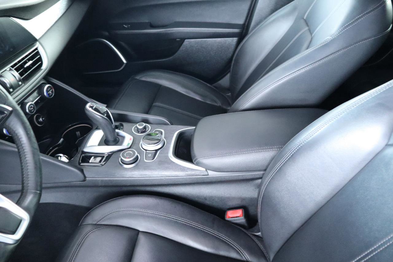 Used 2020 Alfa Romeo Giulia AWD w/ Quick Order Package 22J Sport image 17