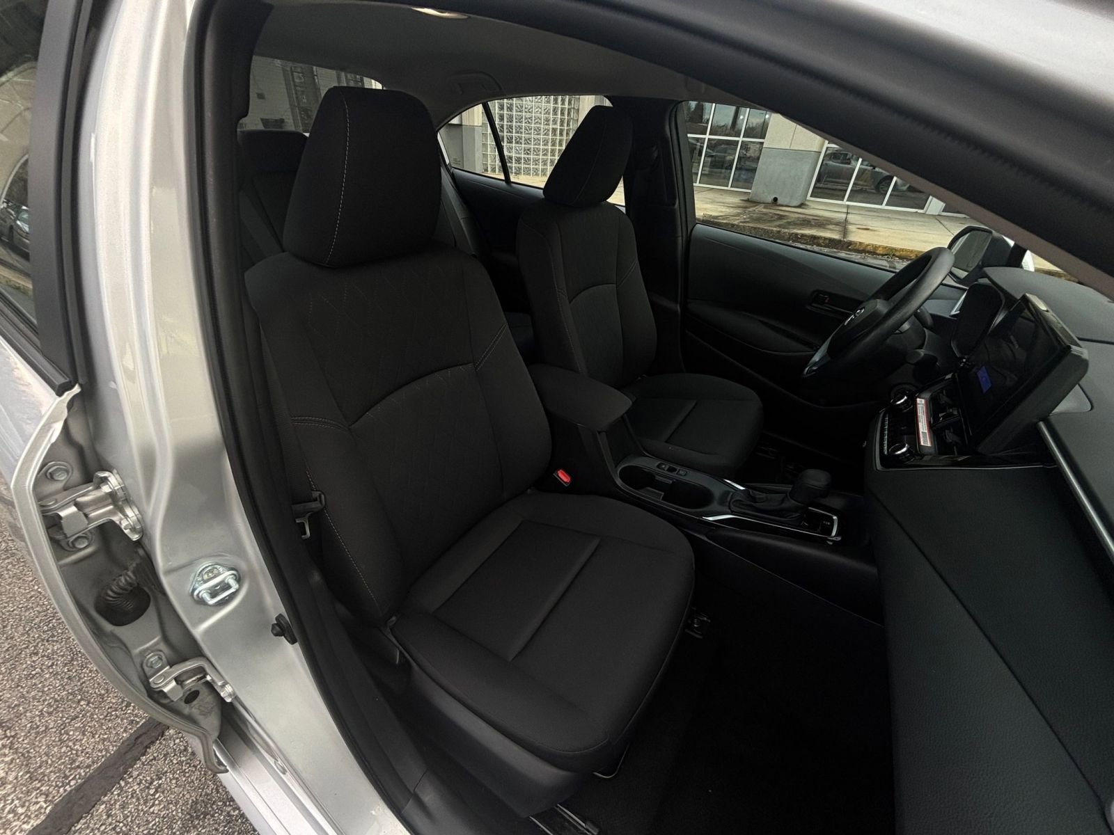Used 2025 Toyota Corolla LE image 40