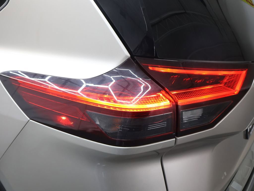 Used 2021 Nissan Rogue Platinum image 27