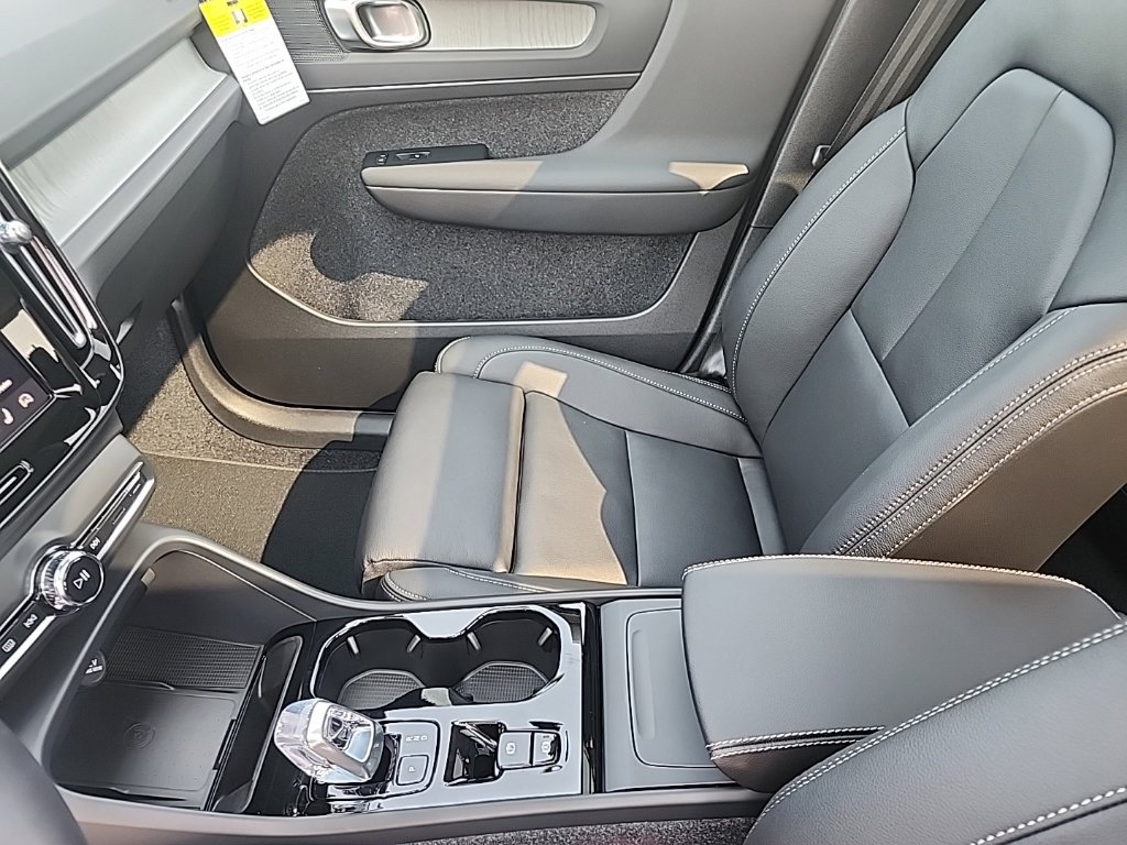 New 2026 Volvo XC40 B5 Plus w/ Protection Package Premier AWD/4WD image 13