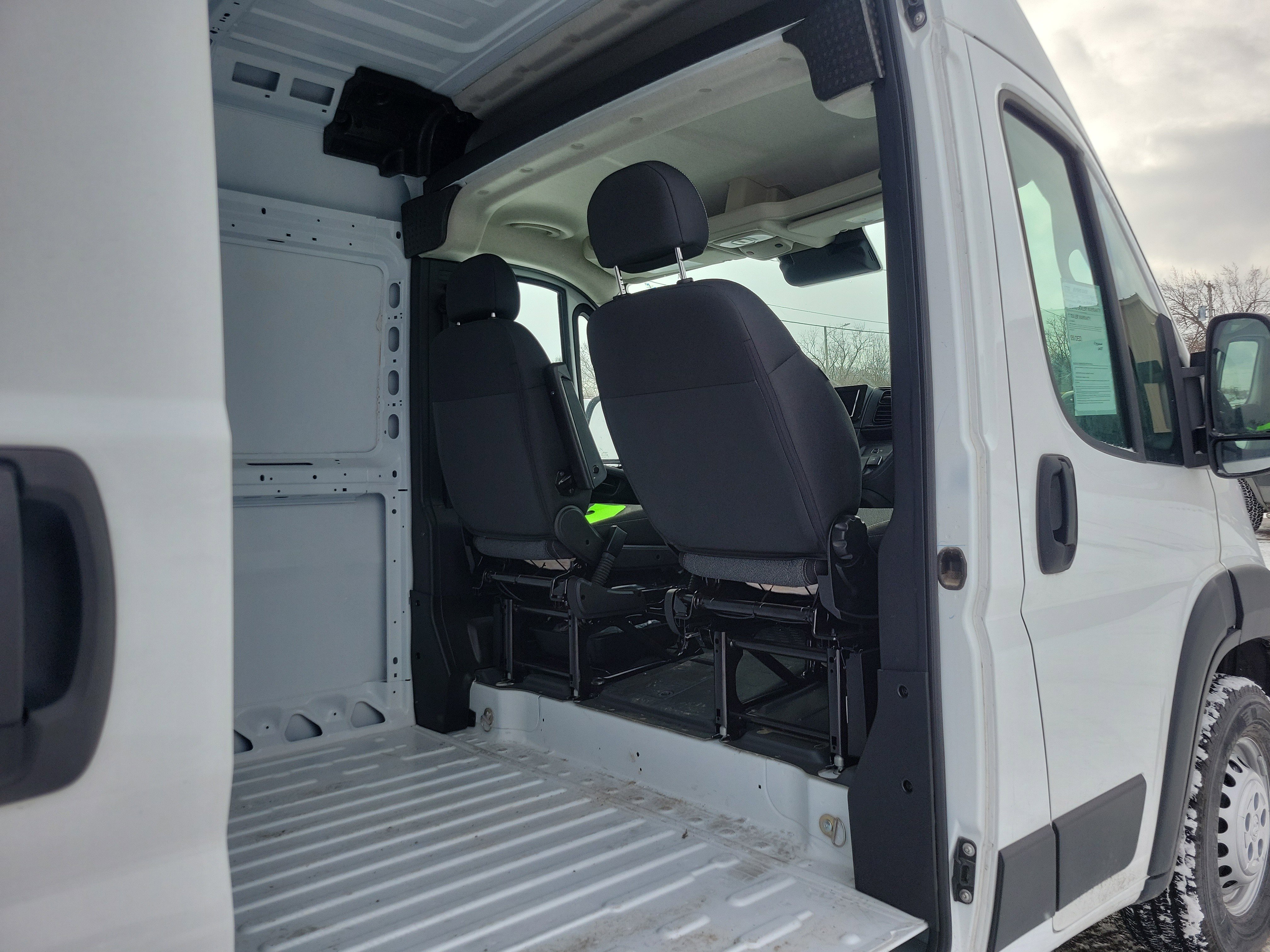 Used 2025 RAM ProMaster 3500 w/ Convenience Group image 18