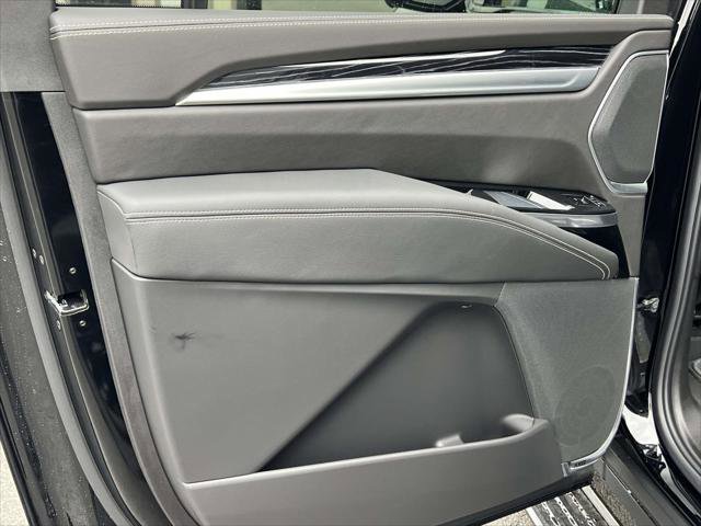 Used 2026 Cadillac Escalade ESV Sport w/ LPO, ONYX Package AWD/4WD image 14
