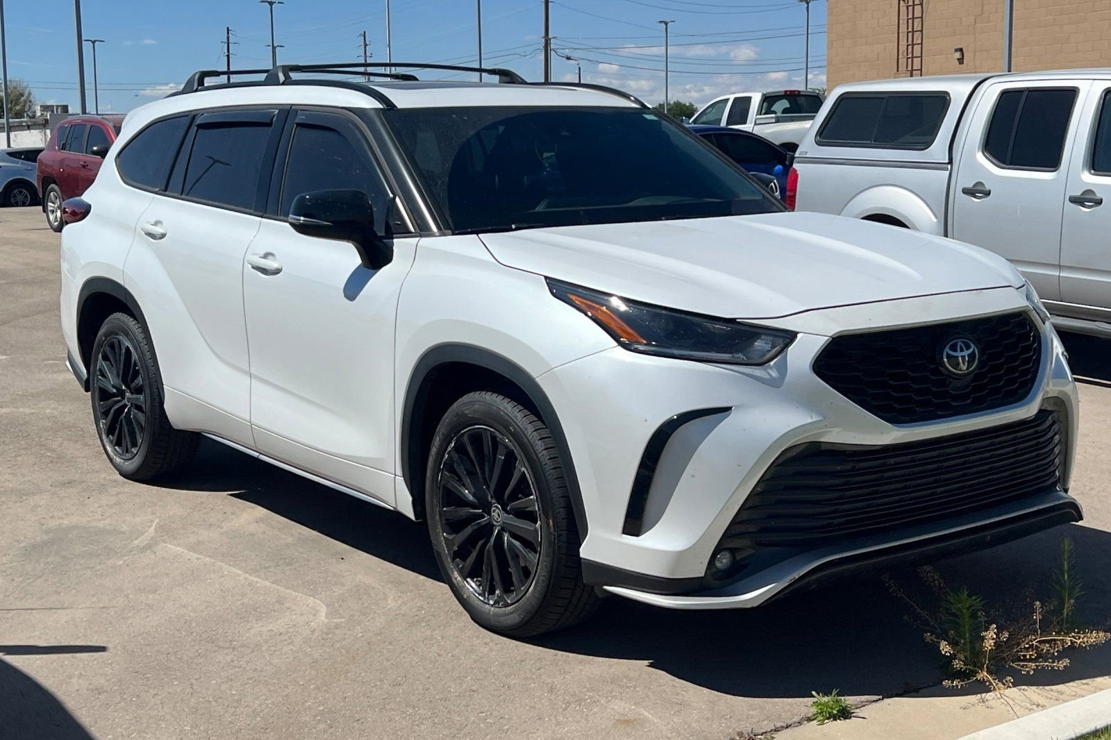 Used 2023 Toyota Highlander XSE AWD/4WD image 2