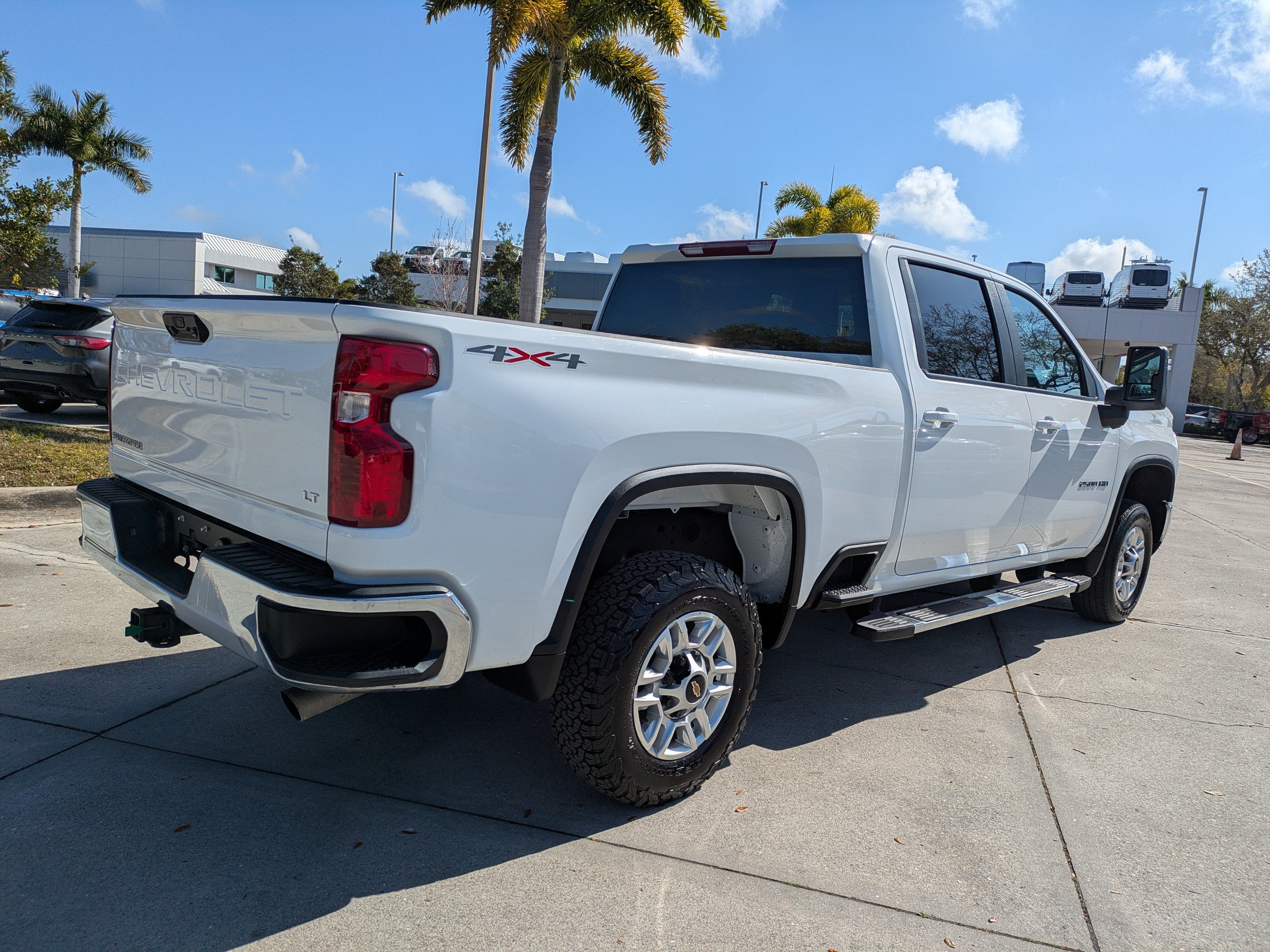 Used 2025 Chevrolet Silverado 2500 LT w/ Convenience Package AWD/4WD image 4