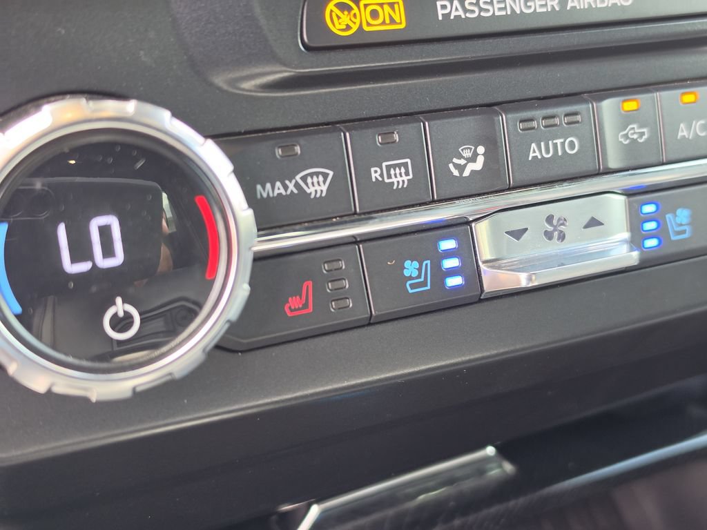 Used 2022 Ford F450 Platinum w/ FX4 Off-Road Package AWD/4WD image 25