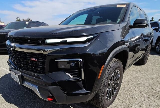 Used 2024 Chevrolet Traverse Z71 w/ Enhanced Driving Package image 3