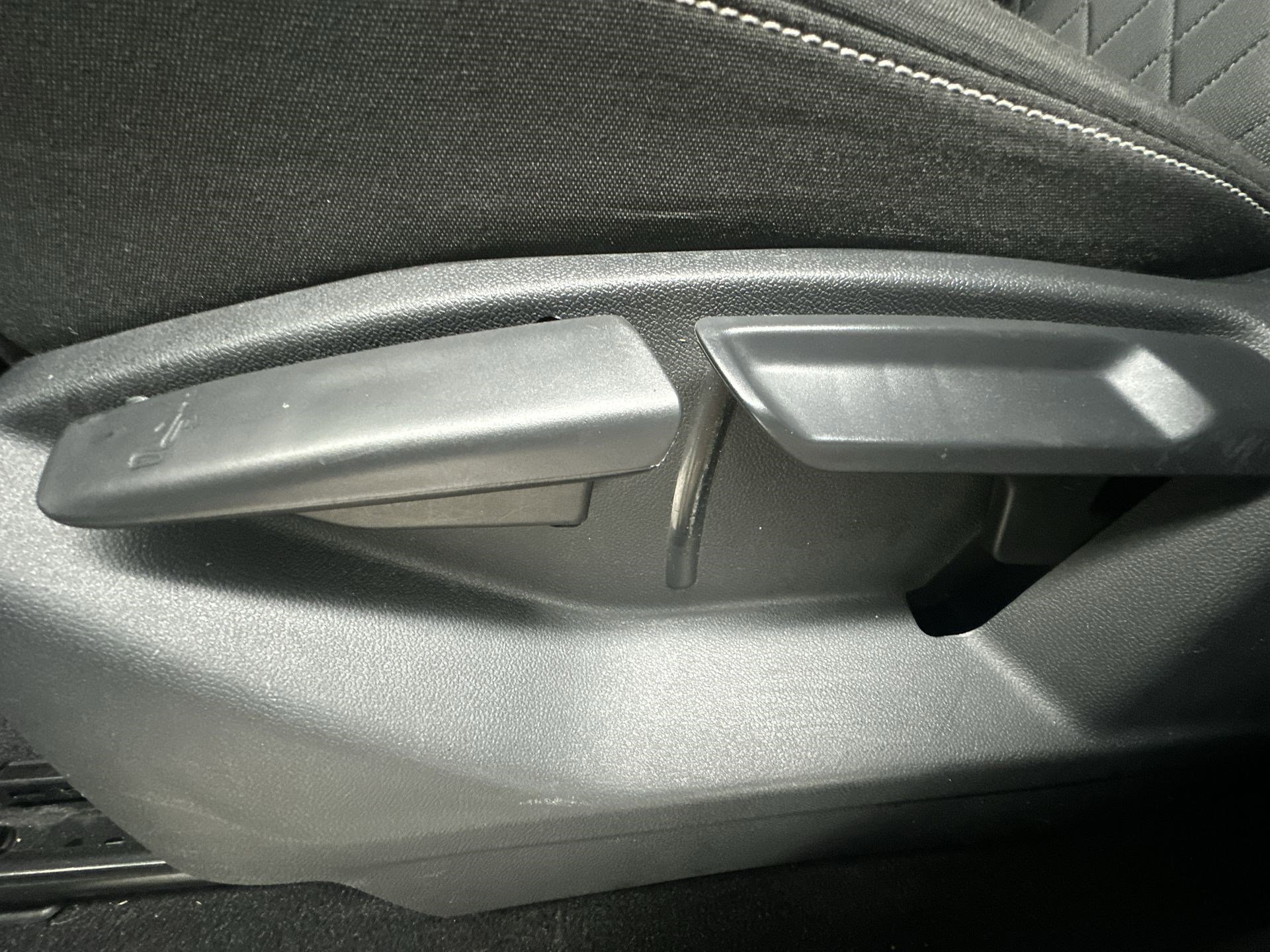 Used 2021 Volkswagen Atlas Cross Sport S image 14