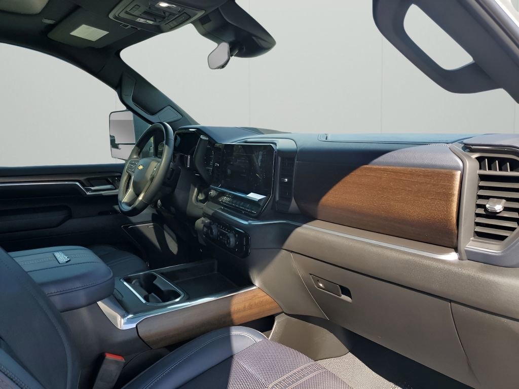 Used 2024 Chevrolet Silverado 2500 High Country w/ Technology Package image 14