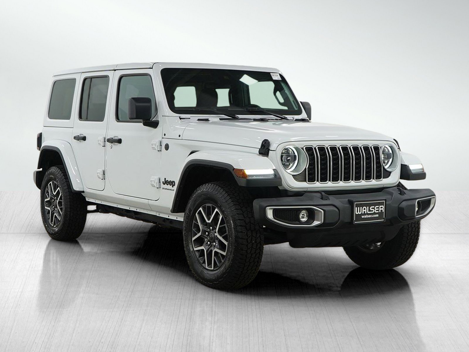 Used 2025 Jeep Wrangler Sahara image 7