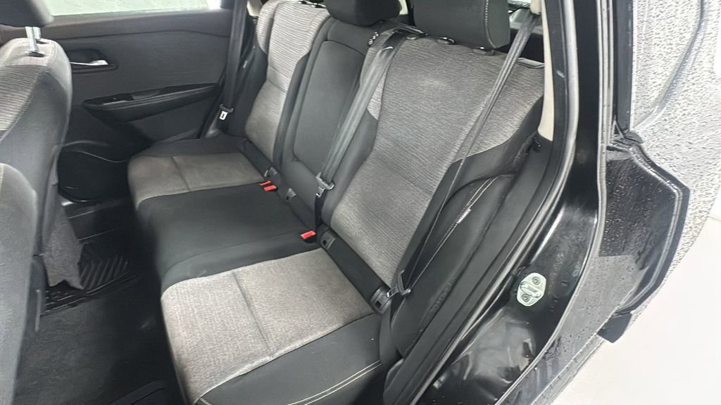 Used 2023 Nissan Rogue SV image 12