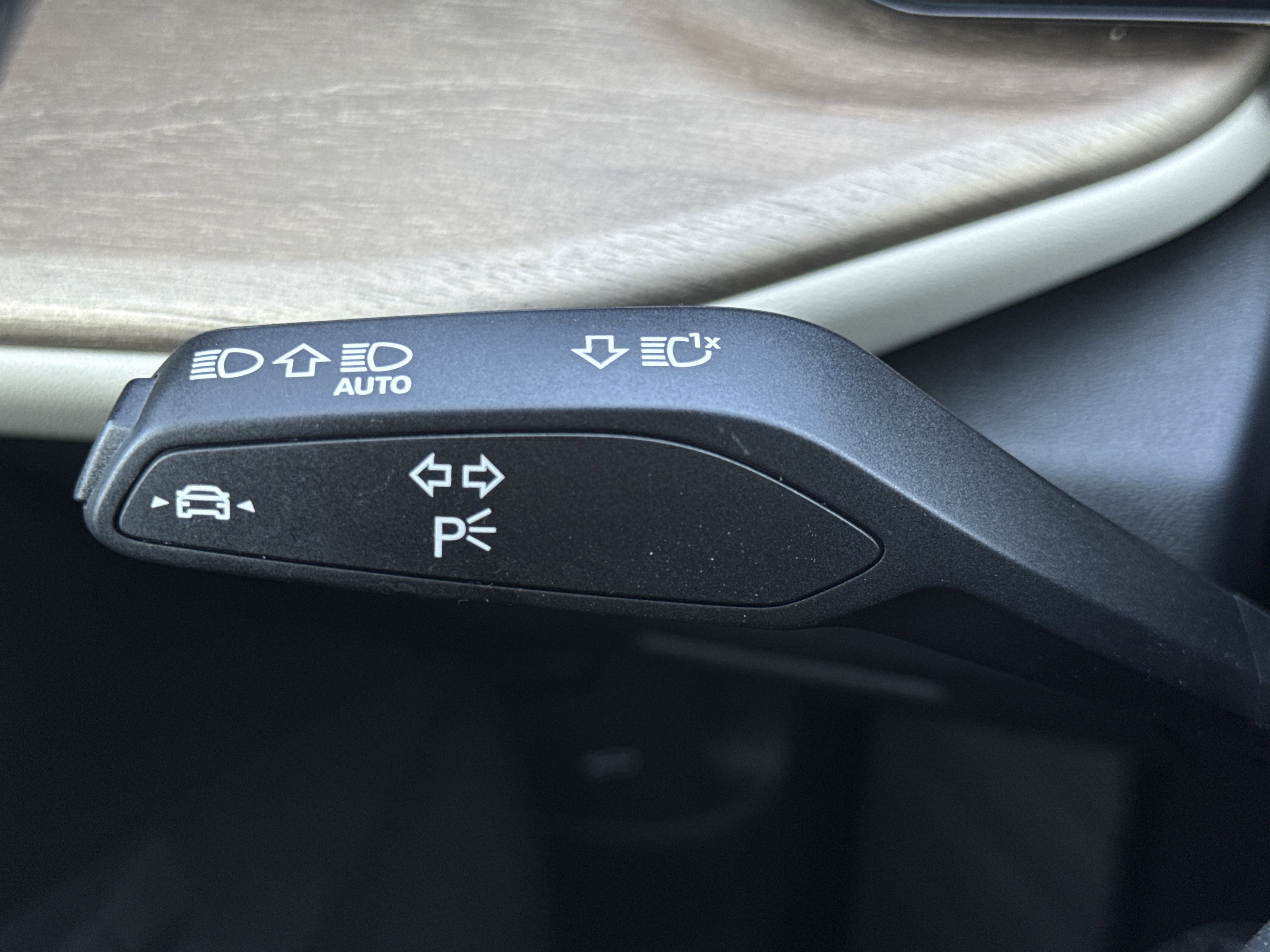 Used 2025 Audi Q5 Premium w/ Convenience Package image 15