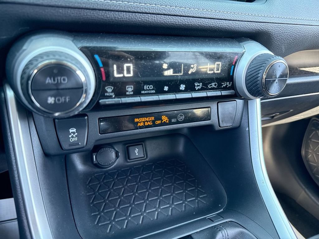 Used 2022 Toyota RAV4 XLE w/ Convenience Package image 19