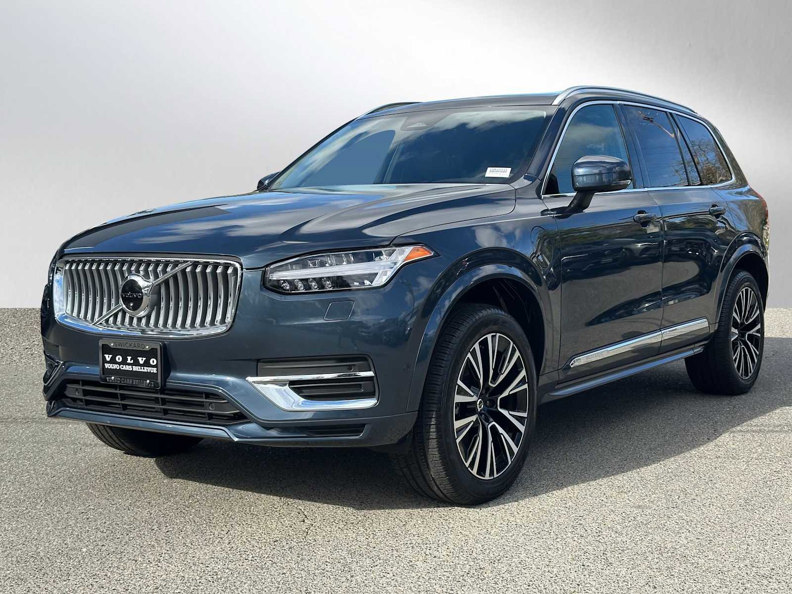 Certified 2023 Volvo XC90 T8 Plus AWD/4WD image 8