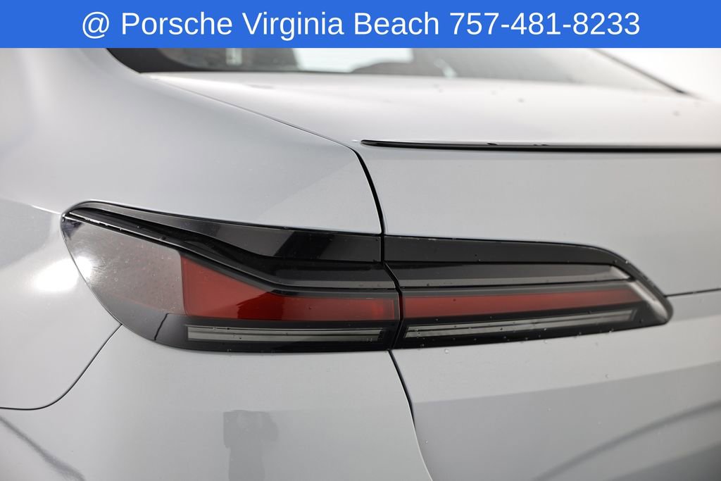 Used 2023 BMW 740i w/ Parking Assistance Package image 15