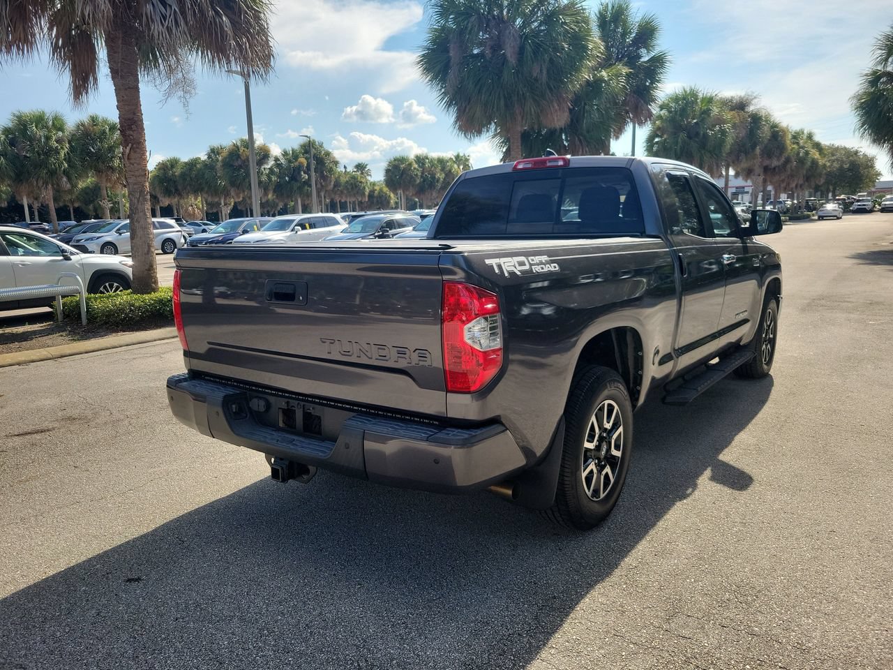 Used 2020 Toyota Tundra Limited w/ Limited Premium Package RWD image 3