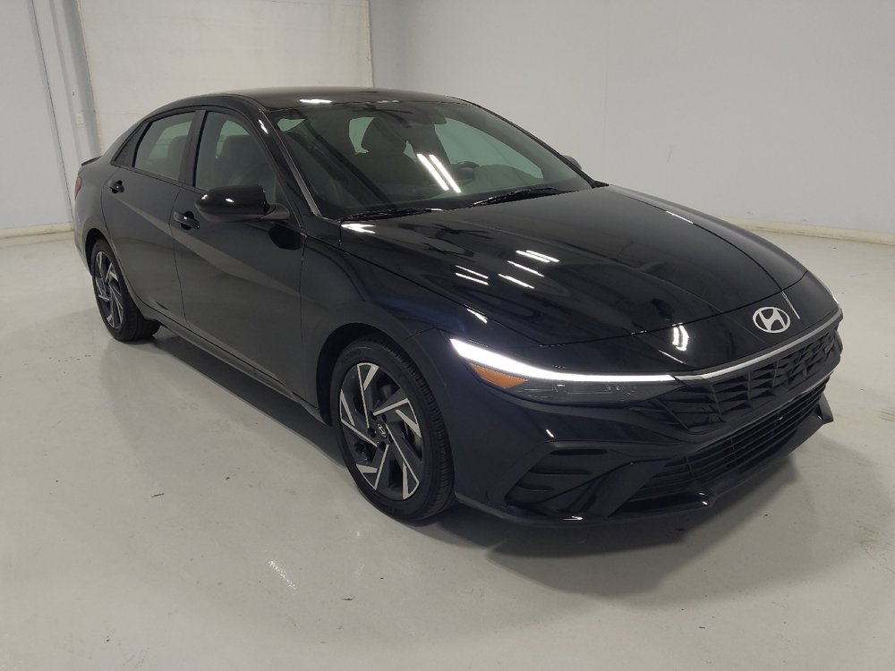 Used 2025 Hyundai Elantra Sport FWD image 13