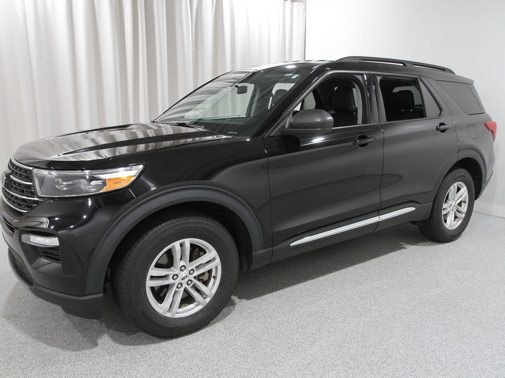 Certified 2022 Ford Explorer XLT w/ Equipment Group 202A image 3