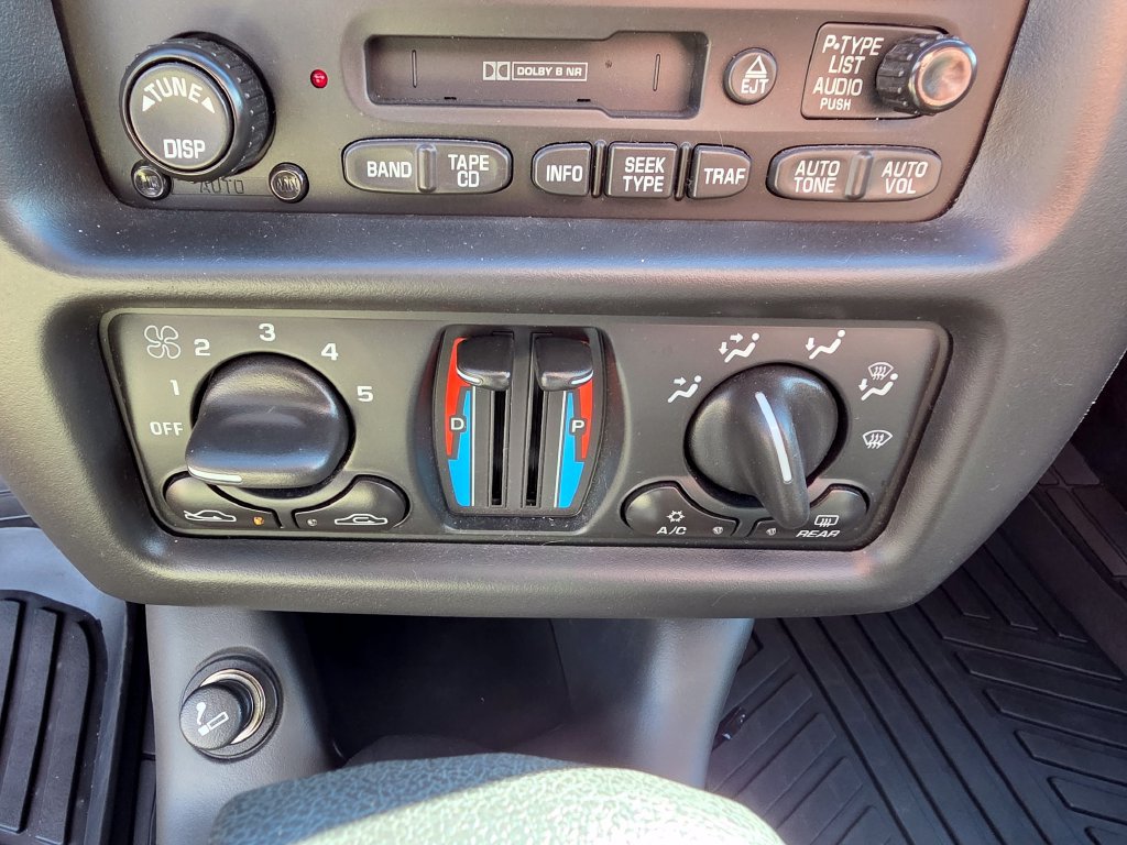 Used 2002 Chevrolet Monte Carlo SS w/ Preferred Equipment Group FWD image 20