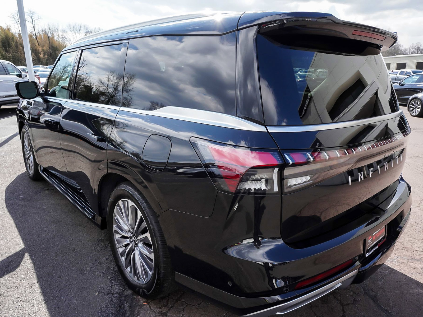 Used 2025 INFINITI QX80 Sensory AWD/4WD image 4
