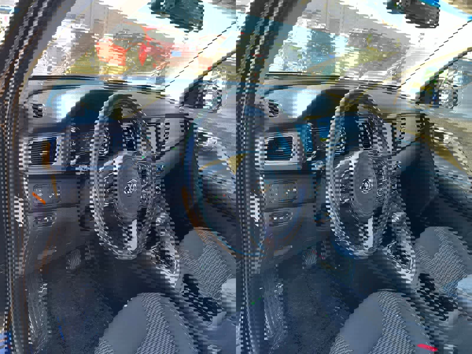 Used 2018 Kia Niro LX image 14