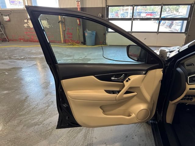 Used 2016 Nissan Rogue SL w/ SL Premium Package AWD/4WD image 9