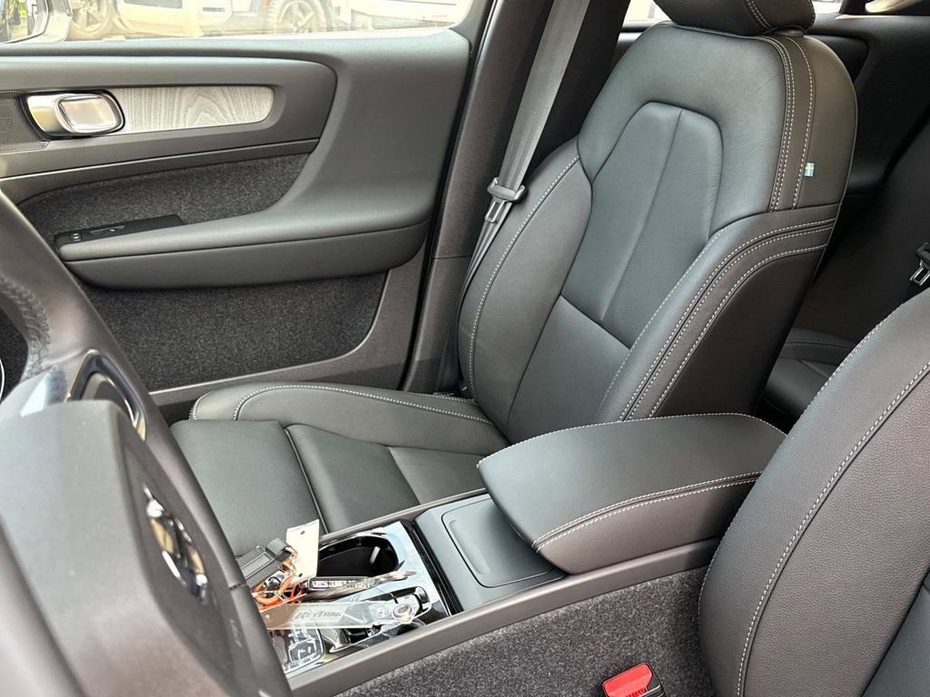 Used 2026 Volvo XC40 B5 Plus w/ Protection Package Premier image 20