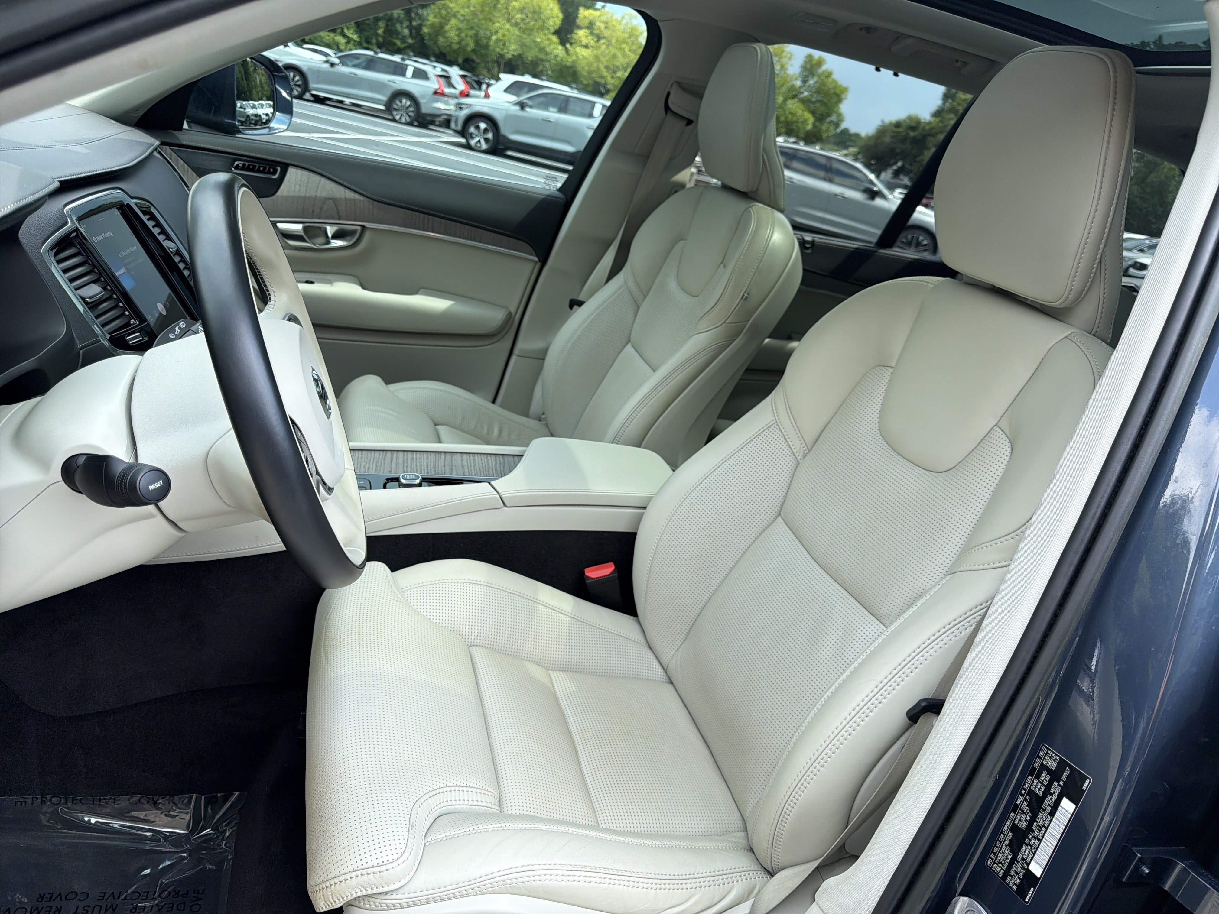 Certified 2023 Volvo XC90 B6 Ultimate w/ Protection Package Premier AWD/4WD image 16