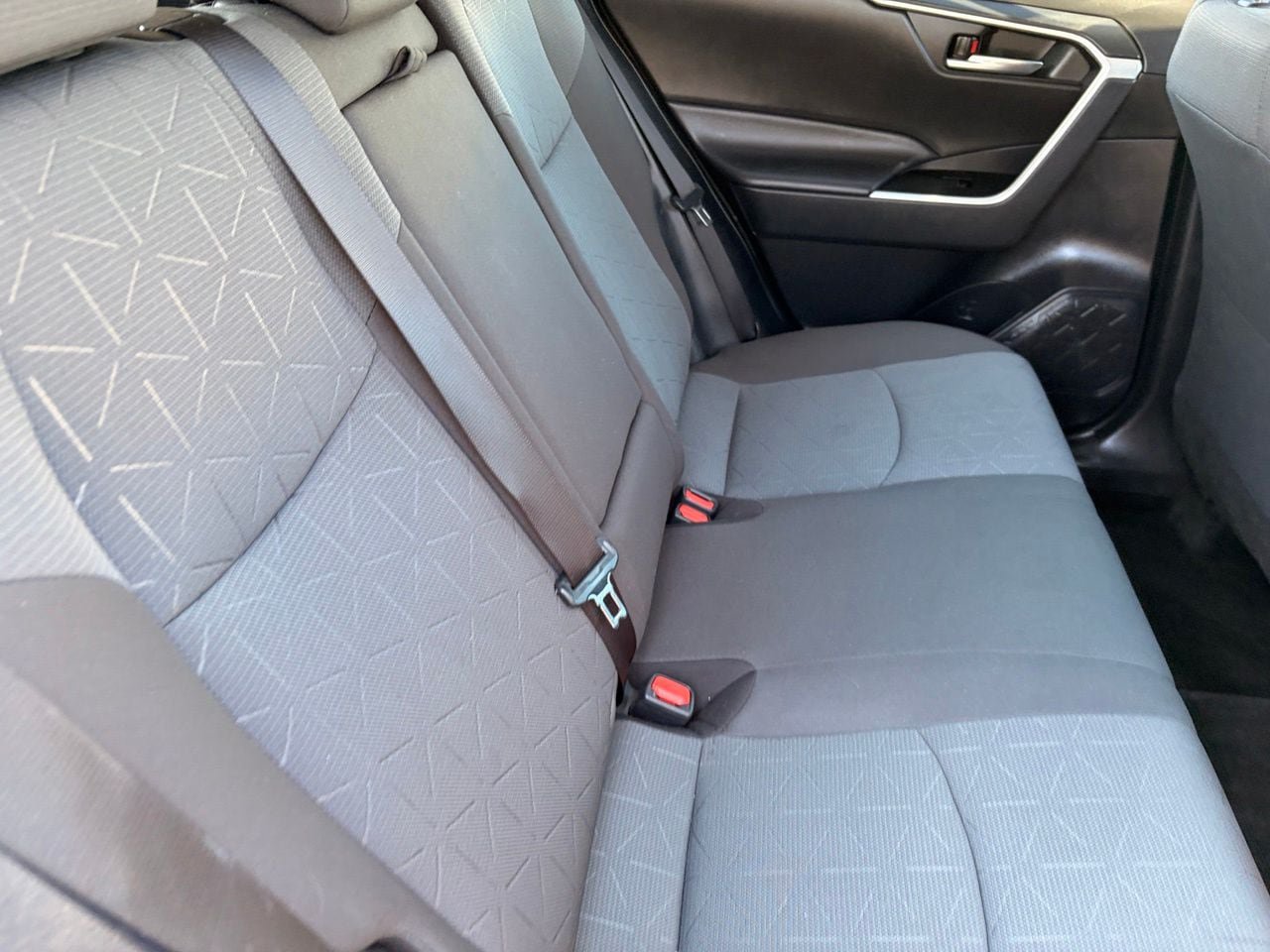 Used 2022 Toyota RAV4 XLE w/ Convenience Package FWD image 14