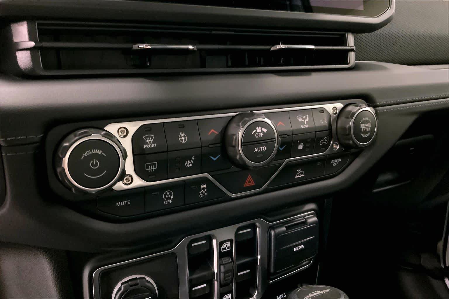 New 2026 Jeep Gladiator Mojave AWD/4WD image 18