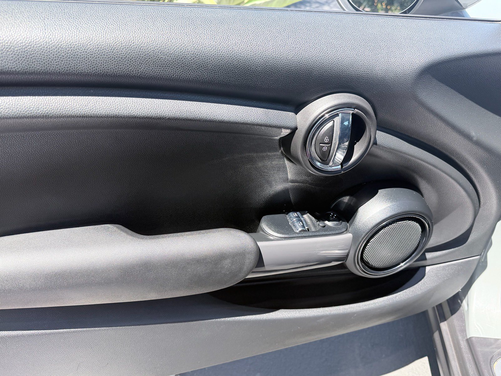 Used 2022 MINI Cooper 2-Door Hardtop FWD image 15