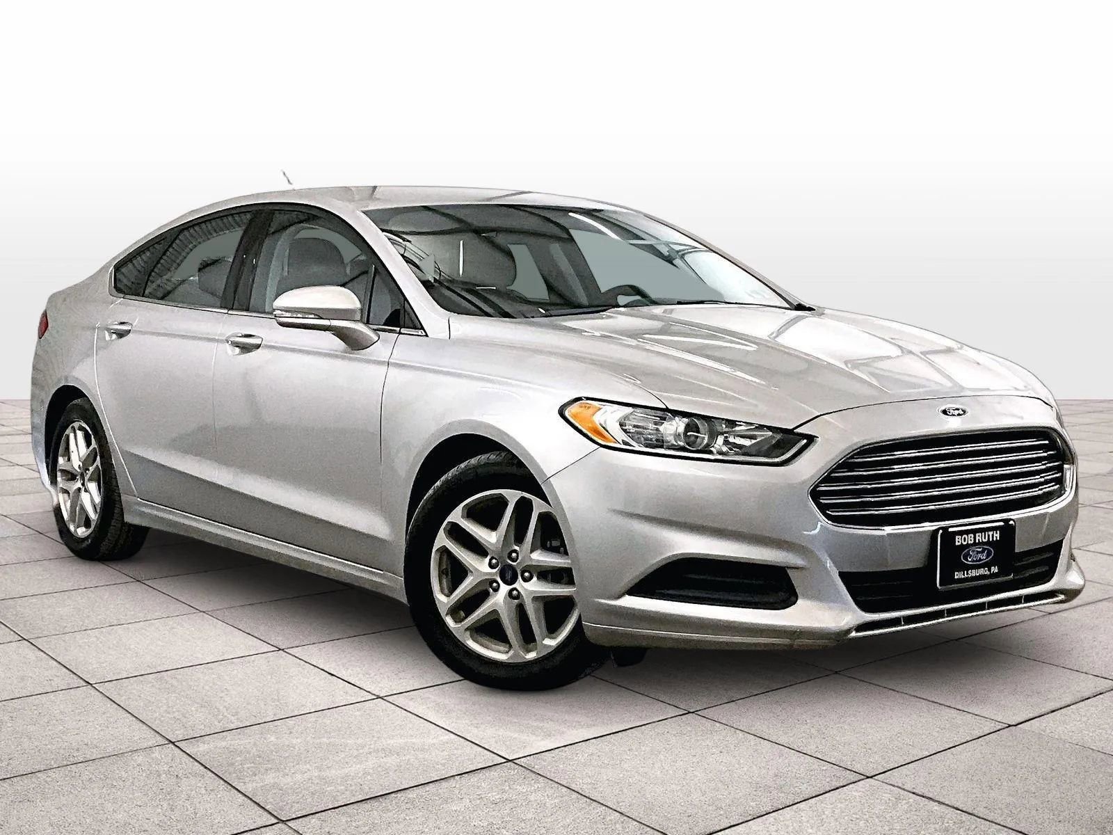 Used 2016 Ford Fusion SE FWD image 2