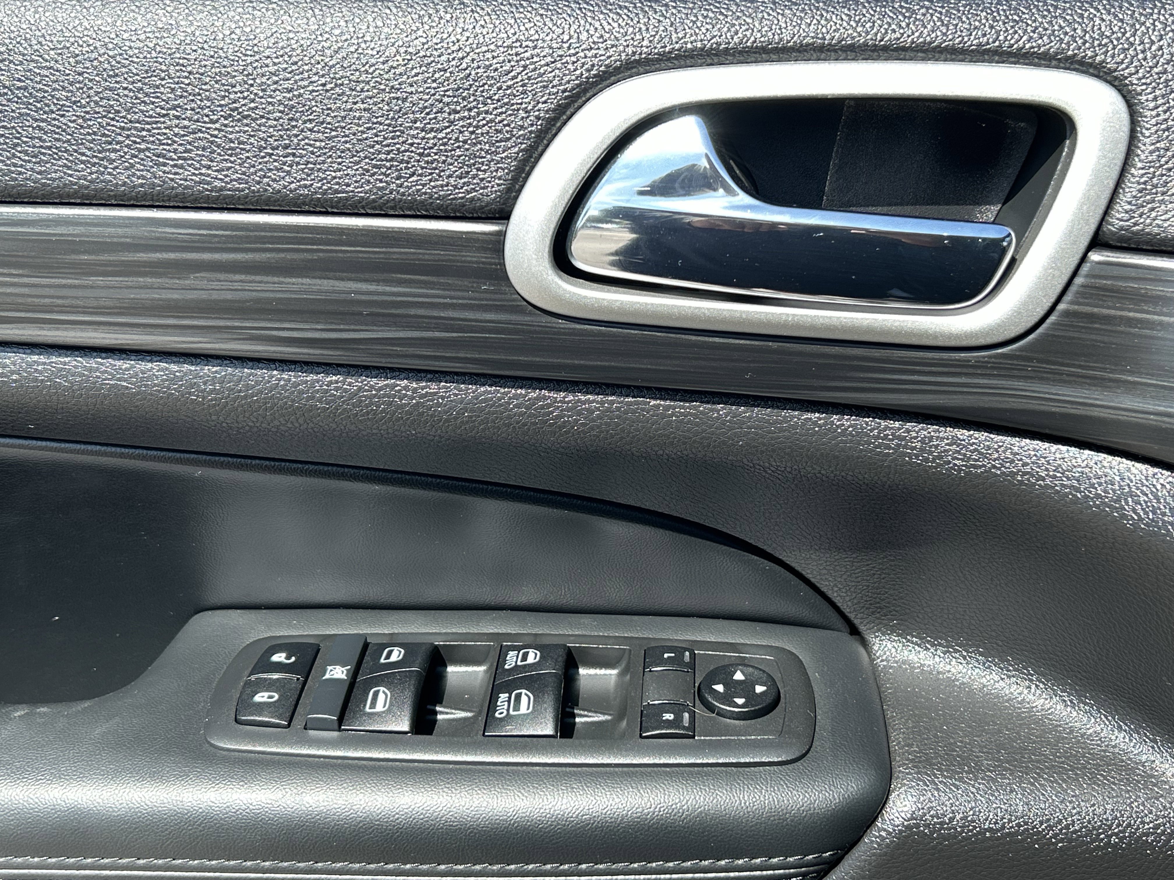 Certified 2021 Jeep Grand Cherokee Laredo image 21