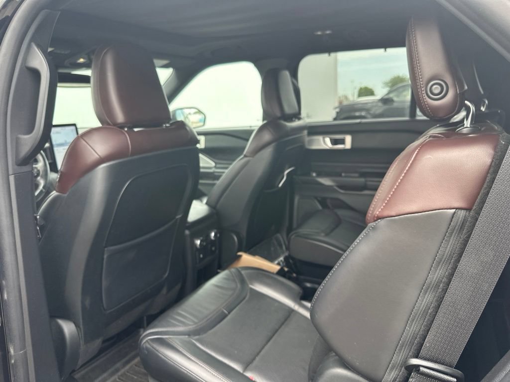 Used 2020 Ford Explorer Platinum w/ Premium Technology Package AWD/4WD image 17